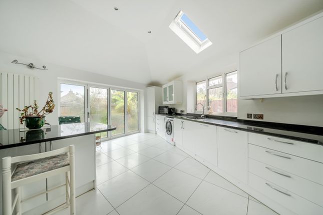 85A, Knightwood Crescent, Greater London photo 2
