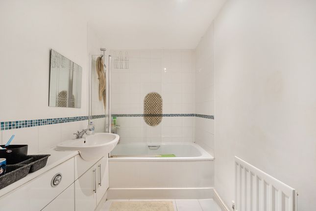11, Lowndes Court, 17, Manor Road, Harrow photo 4