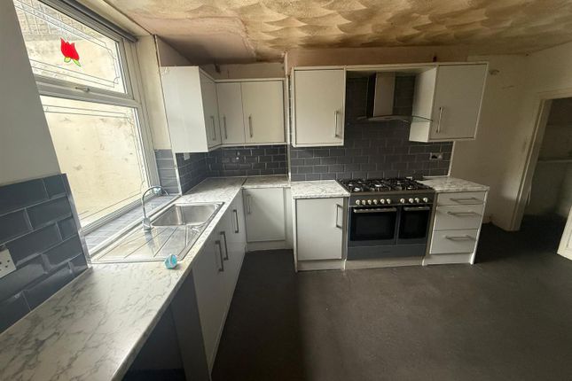 19, Westfield Road, Bradford photo 4