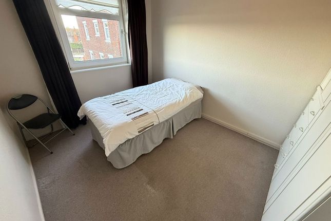 27, Green Park, Bootle photo 3