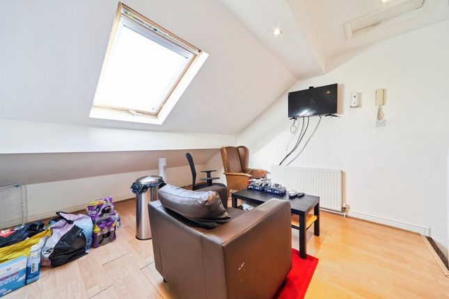 Flat 3, 8, Southfield Mount, Leeds photo 3