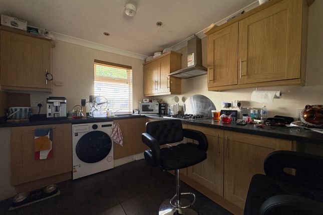 3, Tyes court, Northampton photo 4