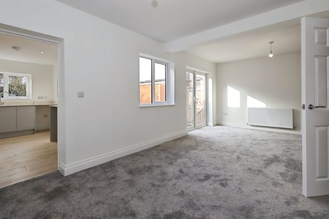 10, Connaught Avenue, Kidderminster photo 3
