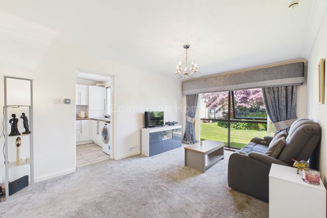 15, Rhumhor Gardens, Kilbarchan photo 2