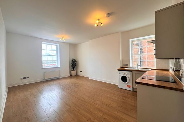 Flat to rent in Harbour Parade, Ramsgate