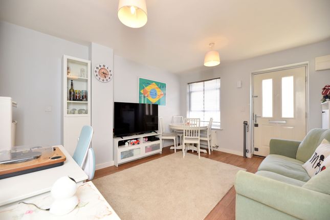 8 Appleton Mead, Biggleswade photo 3