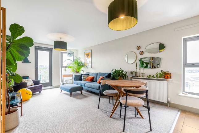 Flat for sale in Camberwell Station Road, London