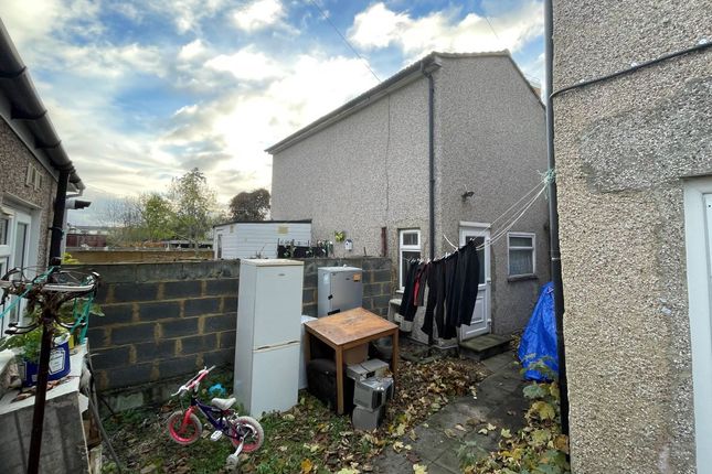 2-bed house on 2D, Barrington Road, London, £230,000