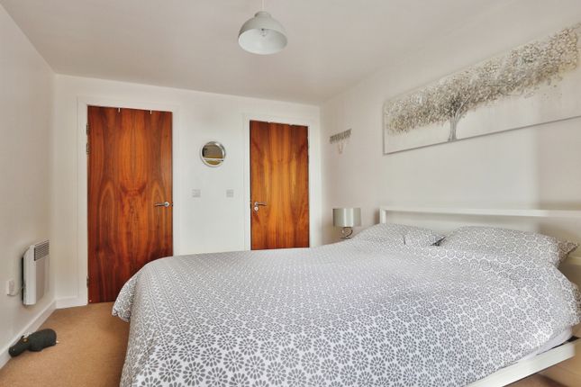 Flat for sale in Freedom Quay, Wellington Street West, Hull