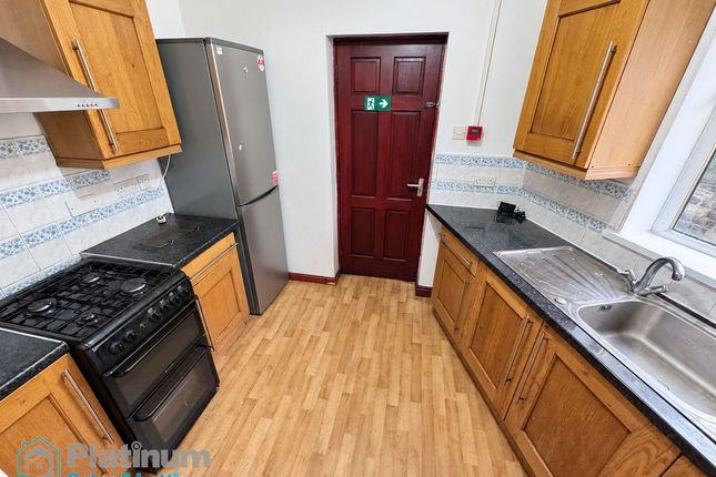 Elmwood Avenue, Huddersfield photo 5
