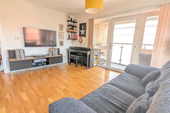 6, Harlequin Court, Arla Place, Ruislip photo 4