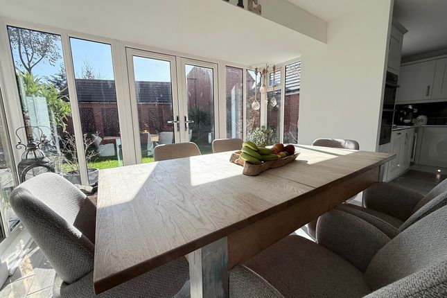 14, Hasler Grove, Chichester photo 4