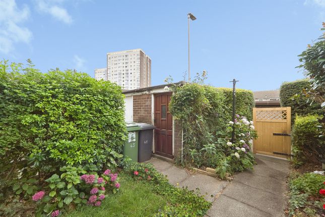 45, Brignall Garth, LEEDS photo 4