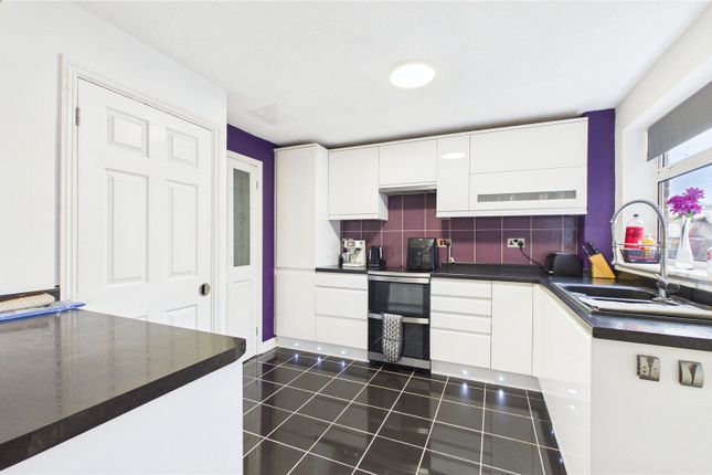 67, Windsor Court Road, Chobham photo 4