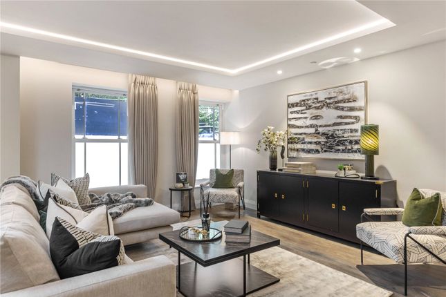Flat for sale in Lincoln Court, Old Avenue, Weybridge, Surrey