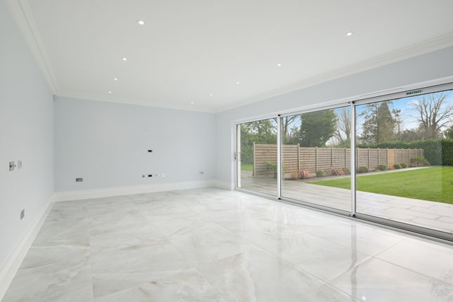 Windlesham, Furze Grove, Kingswood photo 4
