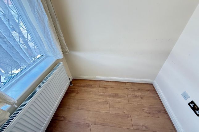 00, Sandown Way, Northolt photo 5