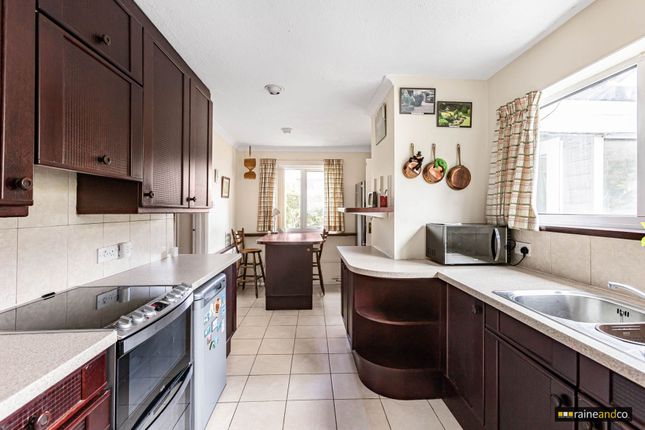 6, Stag Green Avenue, Hatfield photo 4