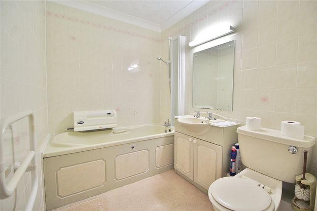 16, Cissbury Court, Findon Valley photo 4