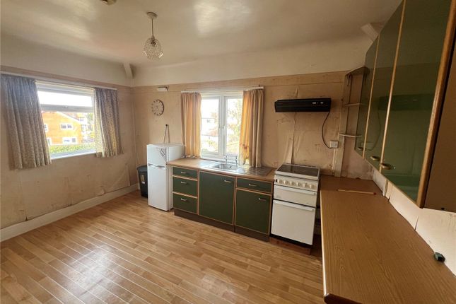 8A,, Brompton Avenue, Colwyn Bay photo 3