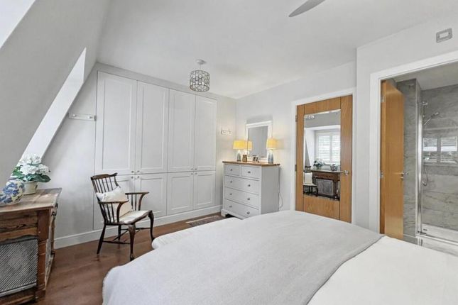 18, Stonehill Road, LONDON photo 5