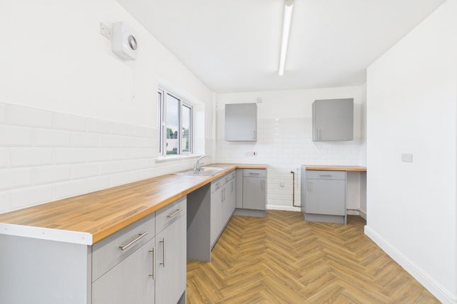 90 Parkside, Somercotes, Derbyshire photo 4