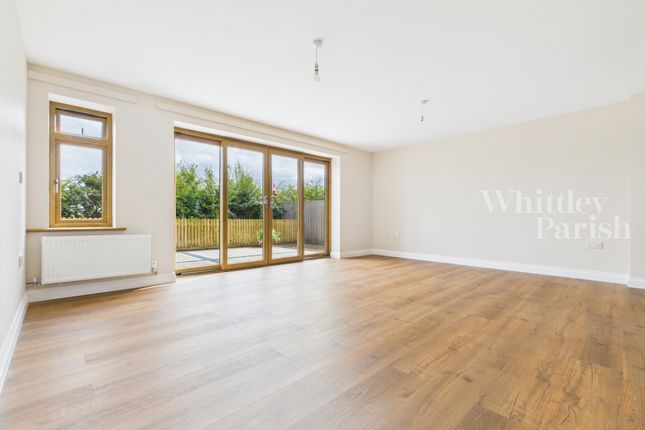 Cam04332G0-Pr0484-Still025