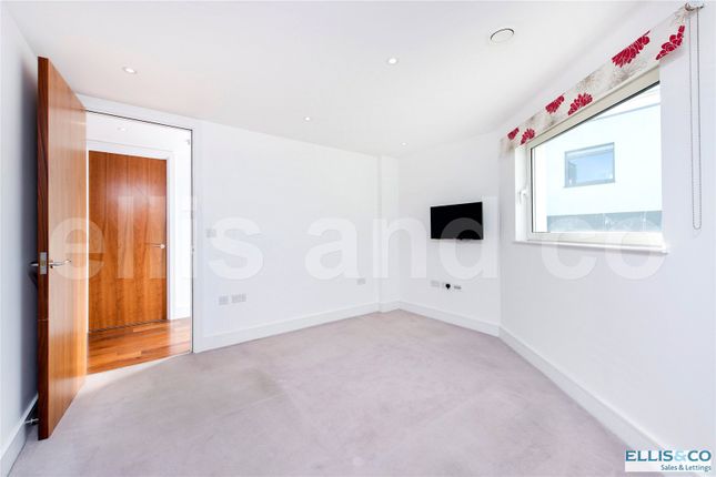 Flat to rent in Titan Court, 1 Flower Lane, Mill Hill, London