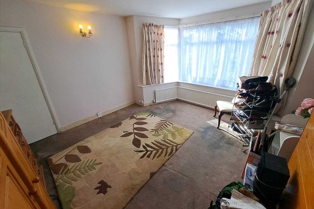 66, Beverley Drive, Edgware photo 3