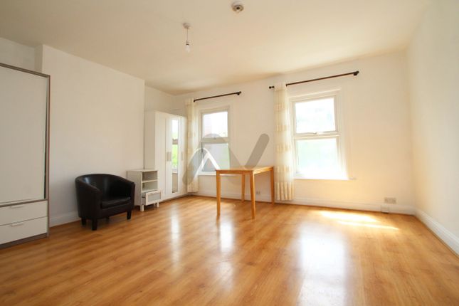Thumbnail Studio to rent in Holloway Road, London
