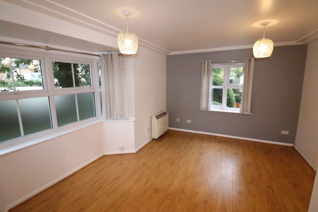 15, Basildon photo 2