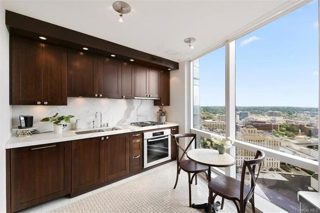 Town house for sale in 1 Renaissance Square #27E, White Plains, New York, United States Of America