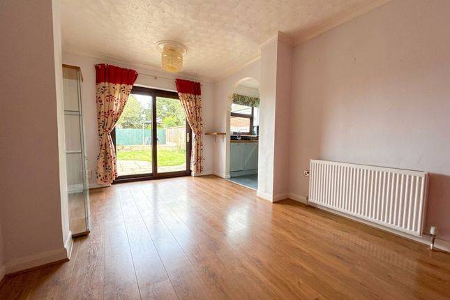 12 Estoril Avenue, Wigston photo 4