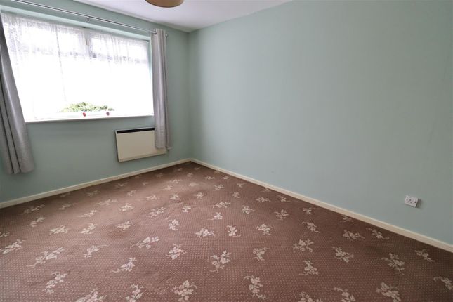 4, Oak Drive, Newport Brough photo 4