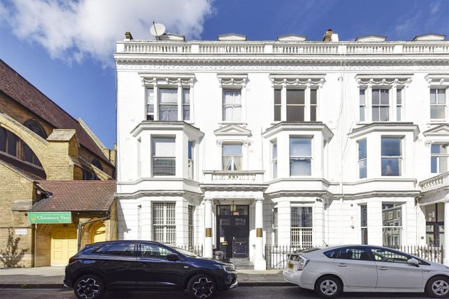 Flat to rent in Castletown Road, West Kensington