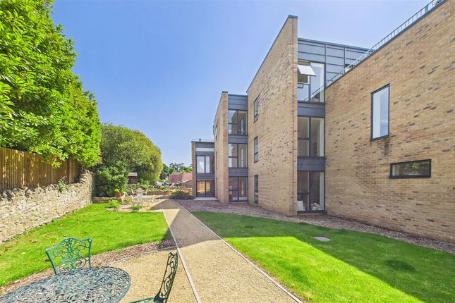 Apartment 9, Bay Court, 2-4, Bay Road, Clevedon photo 2