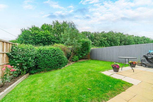 22, Fustian Avenue, Heywood photo 2