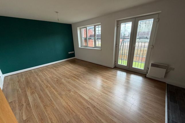 16, Byron House, Oldham photo 2