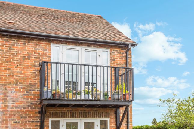 Flat for sale in Crown Mews, Hungerford