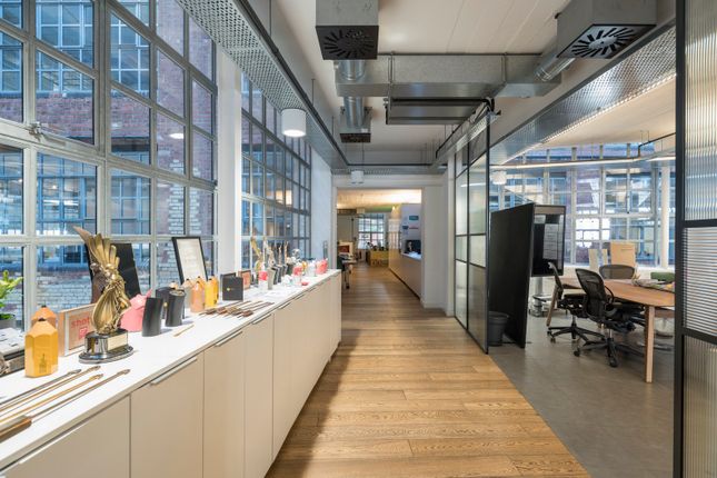Office To Let In Morelands 5 23 Old Street Old Street Ec1v Zoopla