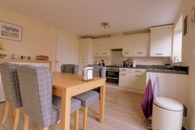 27, Newhall Gardens, Bradford photo 2