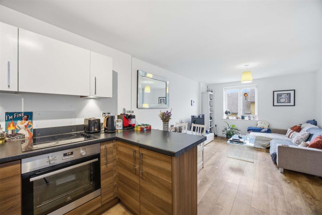 30, Cavendish House, West Drayton photo 4