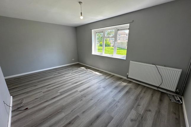 17, CORSHAM photo 4