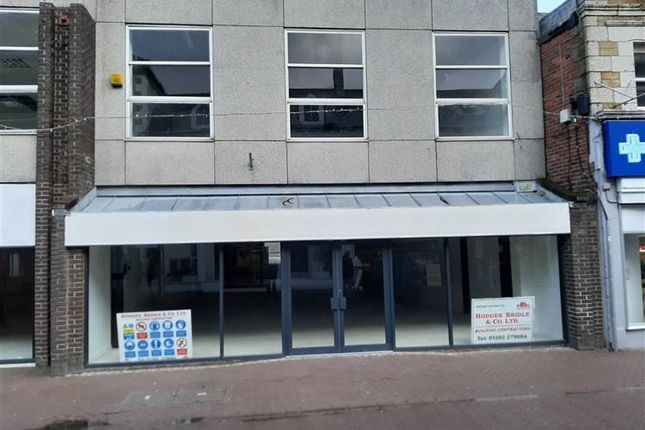 Retail premises to let in Newquay