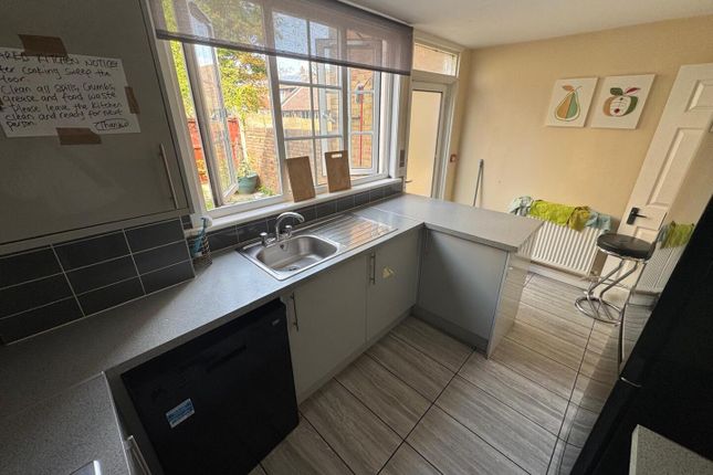 Room 1, 213 Phoenix Place, Dartford photo 4