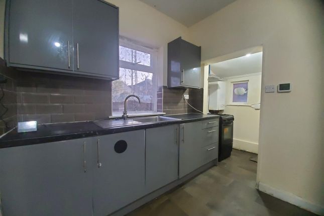 2, Thornleigh Road, Huddersfield photo 3