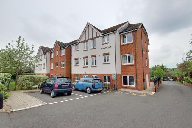 Flat for sale in Winchmore Hill Road, London