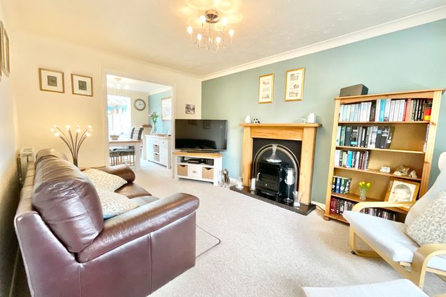 15 Blackberry Way, Stafford photo 2