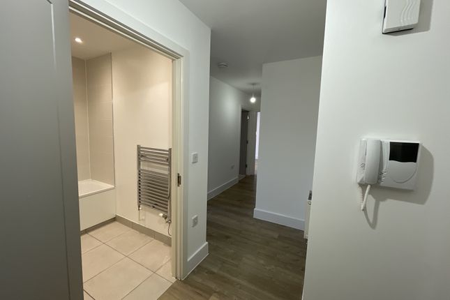 203 Torquay Court, Torquay Court, St Ives Place, London photo 3