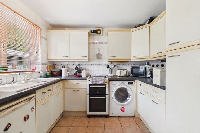 3 Pennington Close, Crediton photo 2